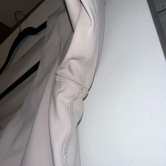 Vuori Medium Long Sleeve Ruched Bra Top Womens Light Tan EUC - Picture 3 of 10